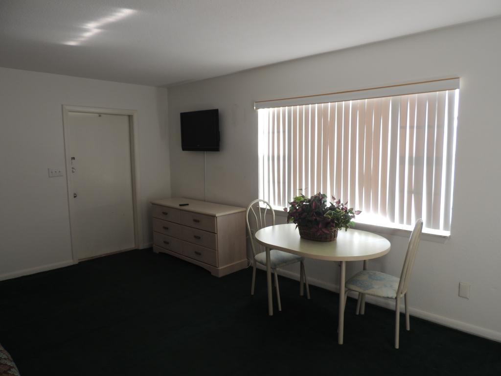 Rodeway Inn & Suites Winter Haven Chain Of Lakes Rum bild