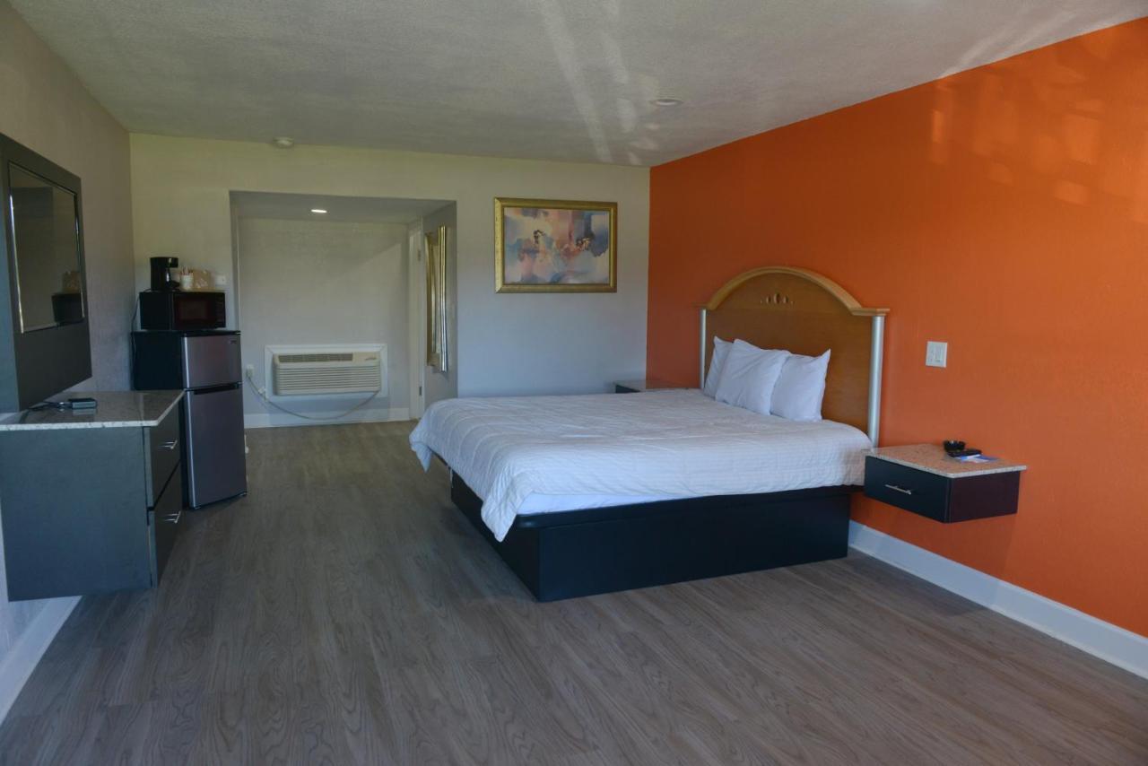 Rodeway Inn & Suites Winter Haven Chain Of Lakes Exteriör bild