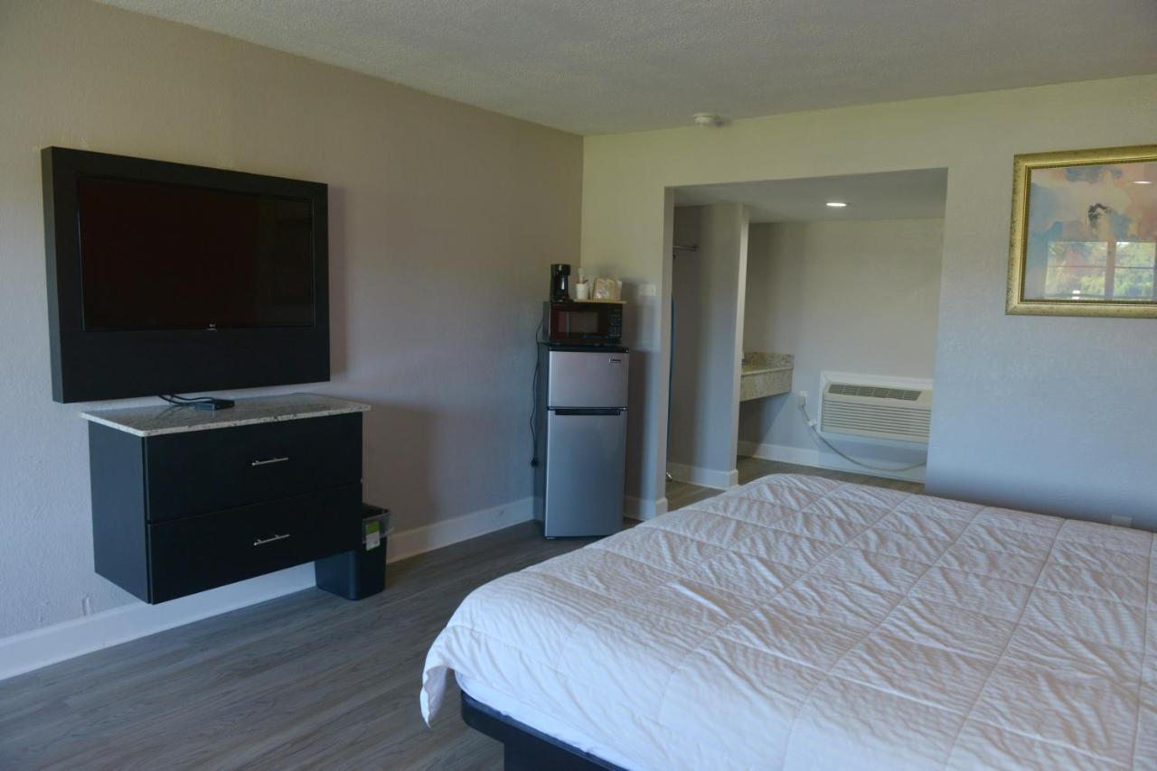 Rodeway Inn & Suites Winter Haven Chain Of Lakes Exteriör bild