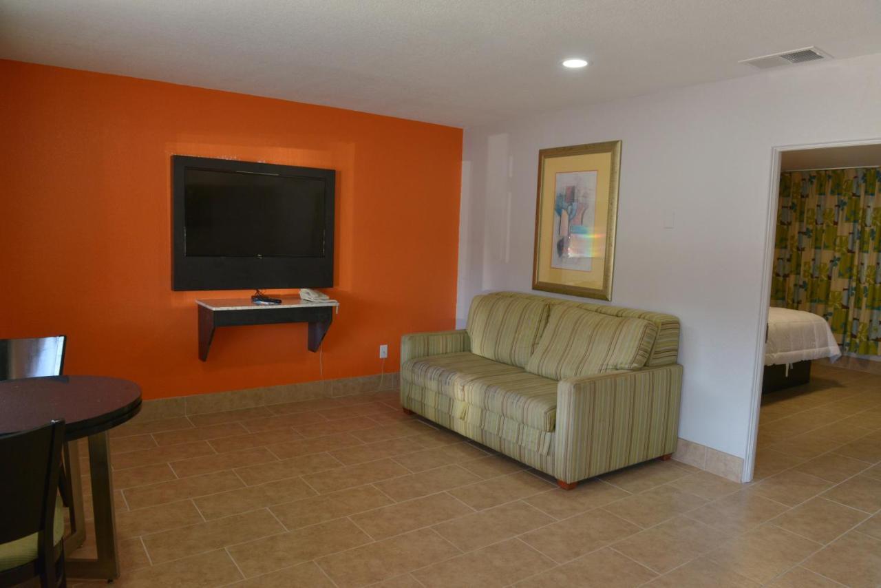 Rodeway Inn & Suites Winter Haven Chain Of Lakes Exteriör bild