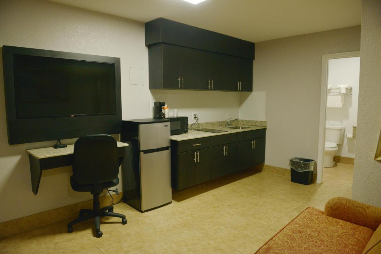 Rodeway Inn & Suites Winter Haven Chain Of Lakes Exteriör bild