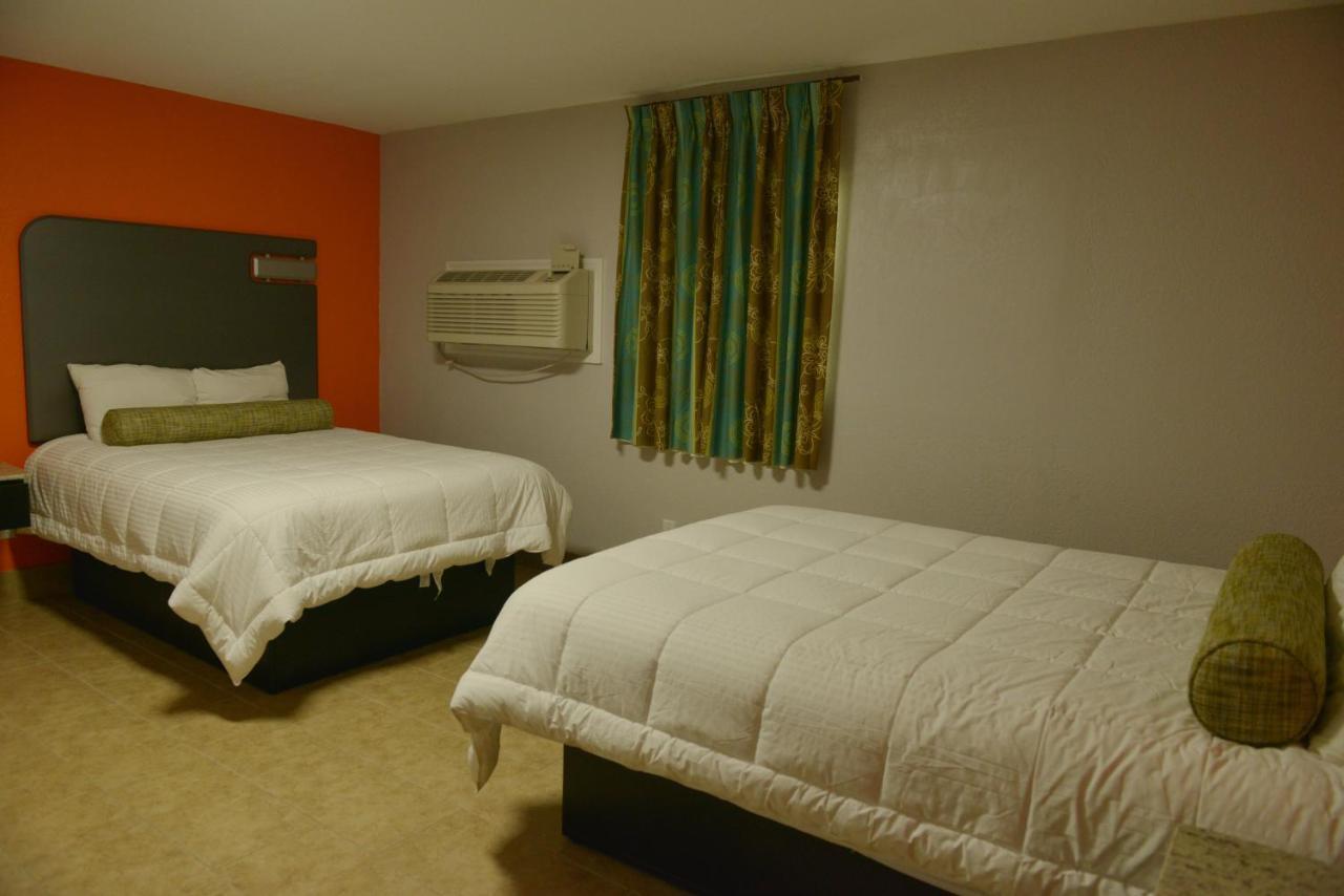 Rodeway Inn & Suites Winter Haven Chain Of Lakes Exteriör bild